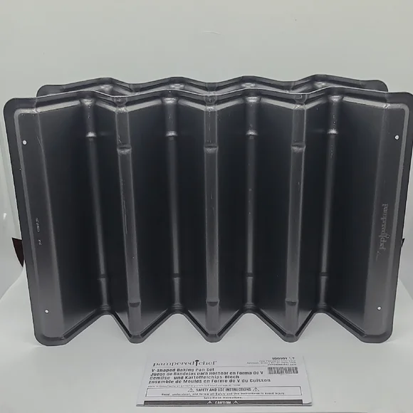 Pampered Chef V-Shaped Baking Pan Ser - Picture 4 of 4